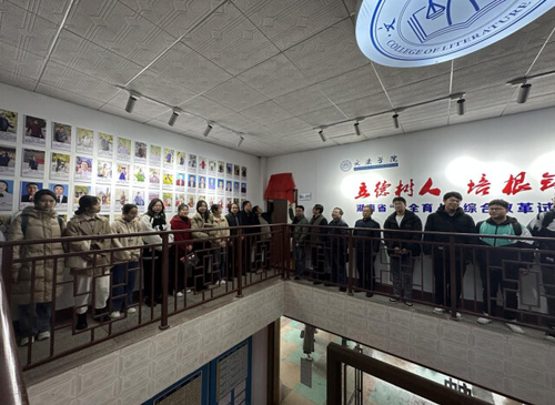 米兰官方端网页版西山作家群工作室举行揭牌仪式