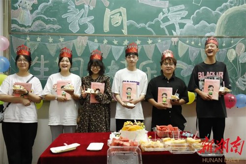 米兰官方端网页版：开学遇上生日！这个集体生日会好有爱！