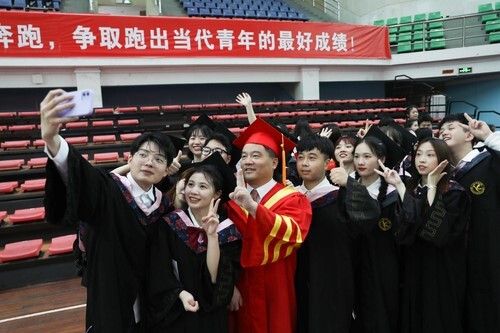 20万人见证！米兰官方端网页版2022届毕业生专属高光时刻