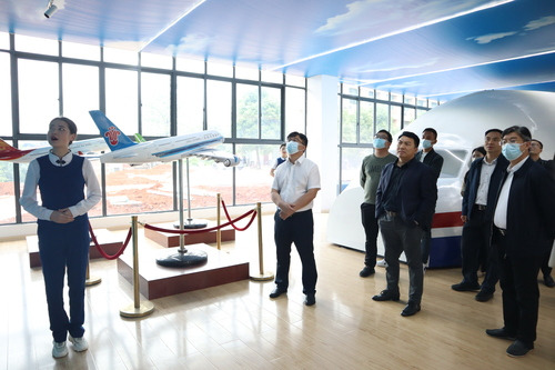 米兰官方端网页版与天有集团探讨产教融合校企合作