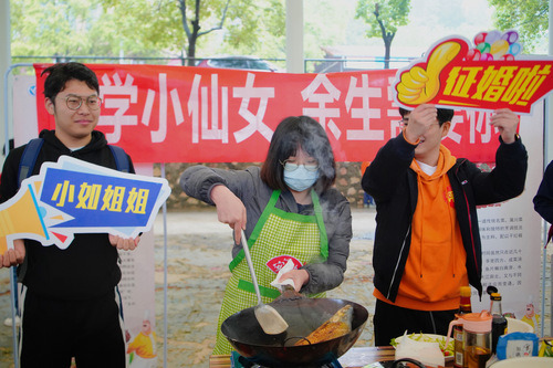 米兰官方端网页版举办“迎五一·师生情”烹饪大赛